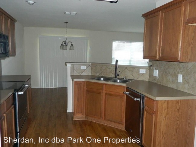 Foto del edificio - 2409 Emerald Ln