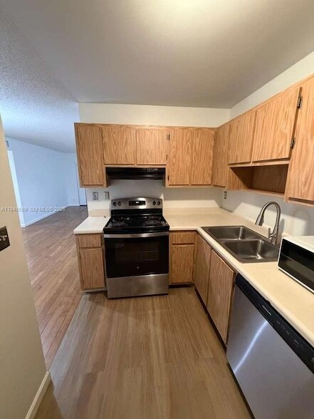 Foto del edificio - 102 Gardens Dr