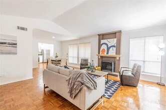 Building Photo - 10558 High Hollows Dr