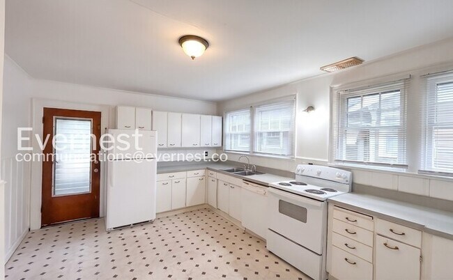 Foto del edificio - 1125 Highland Dr