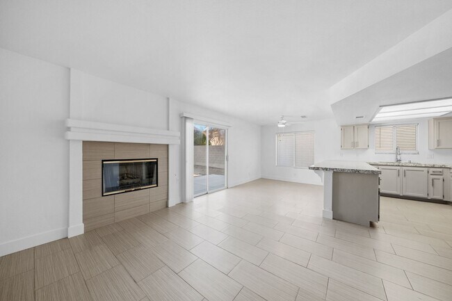 Foto del edificio - 3-Bed, 2.5-Bath Summerlin Home with Modern Upgrades & Upstairs Laundry