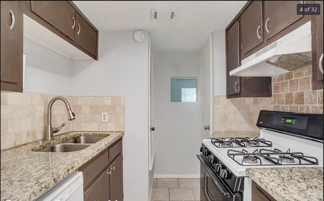 Building Photo - 1508 Oak Heights Dr
