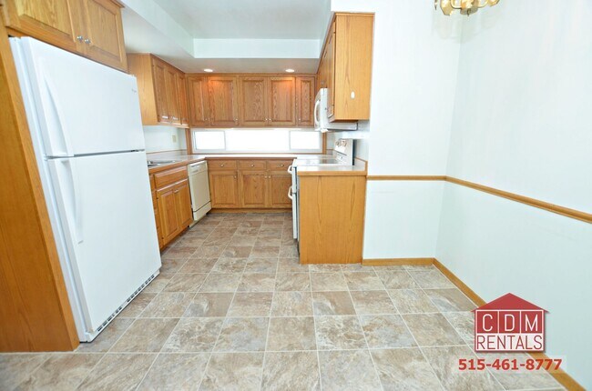 Building Photo - Cozy Ranch Home near Beaverdale