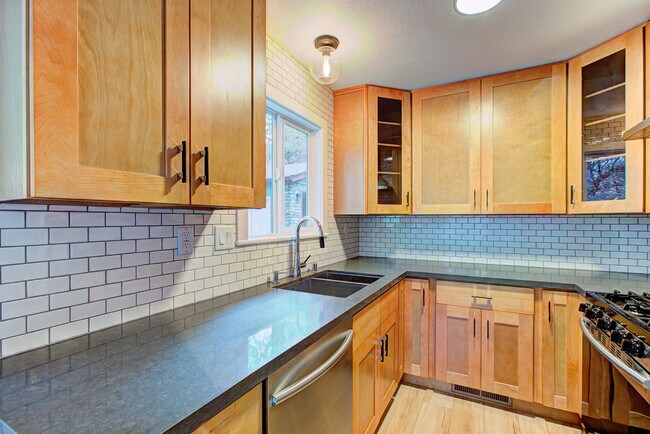 Foto del edificio - 14168 Sun Forest Dr