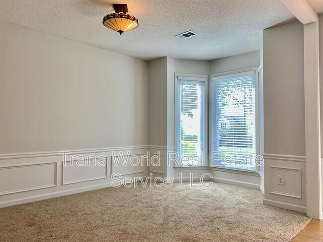 Foto del edificio - 485 Chippenham Ct