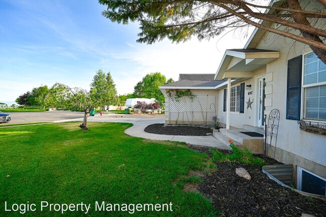 Foto del edificio - 3 br, 2 bath House - 697 E. 1725 N.