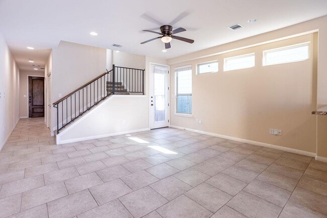 Building Photo - 1403 W 51st St