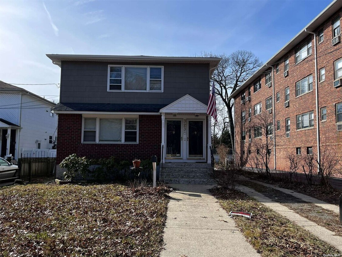 Primary Photo - 323 Atlantic Ave