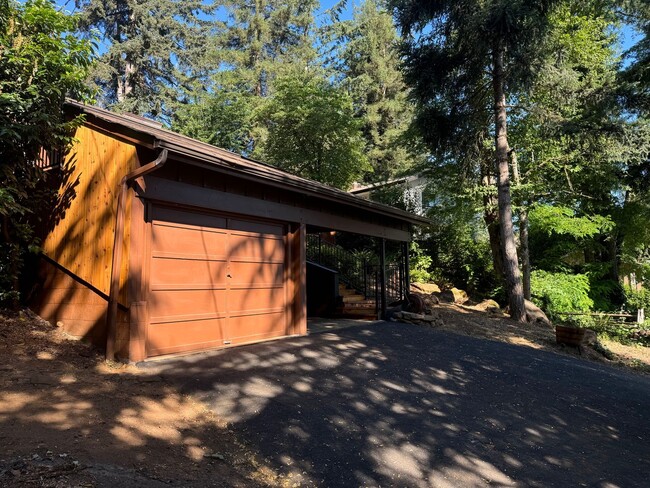 Building Photo - 3 Bedroom, 2 Bathroom House in S. Eugene