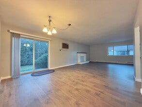 Building Photo - 1307 E 30th Ave