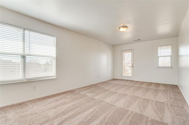 Building Photo - 605 Fox Glen Dr