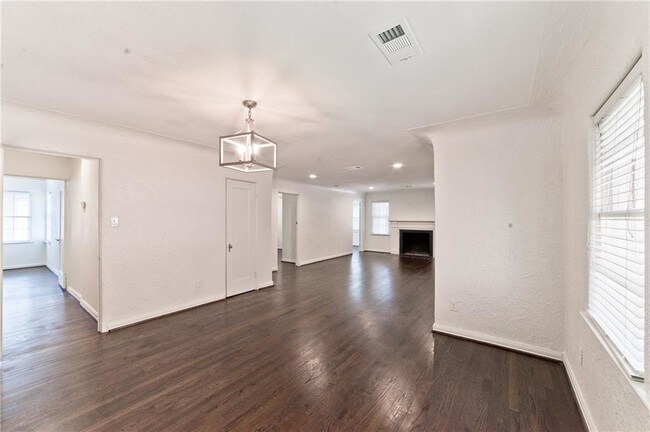 Building Photo - 4422 Emerson Ave