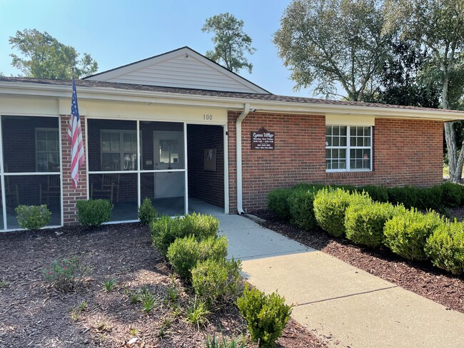 Foto del edificio - Cypress Village Apartments