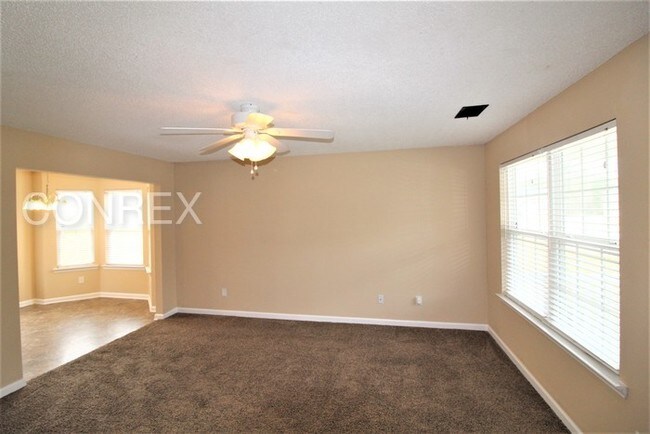 Building Photo - 213 Hester Woods Dr