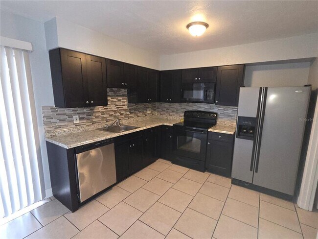 Building Photo - 4001 Woodfern Dr
