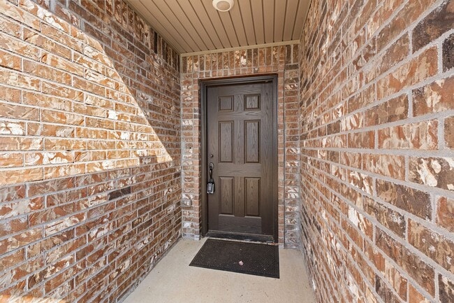 Building Photo - Charming 3 Bedroom, 2 Bath Home with Moder...