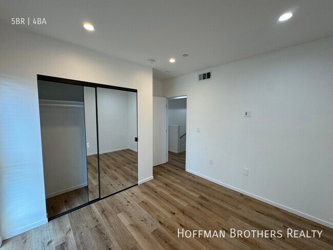 Building Photo - 658 Mariposa Ave