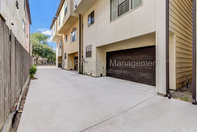 Foto del edificio - 2306 Couch St