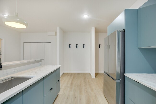 Building Photo - 2071 Northeast Davis Street, Unit 101