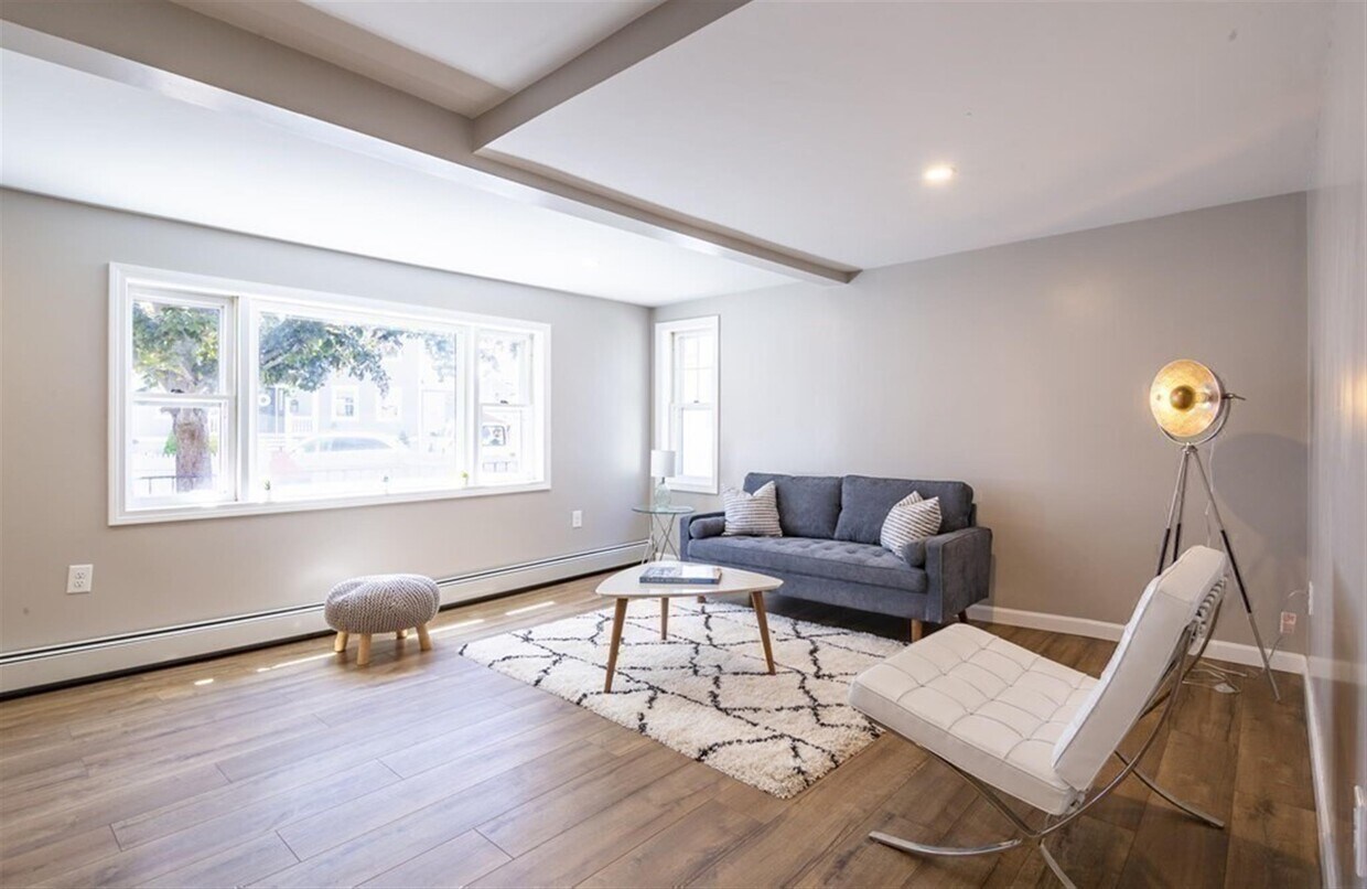 Foto principal - 33 Triton Ave