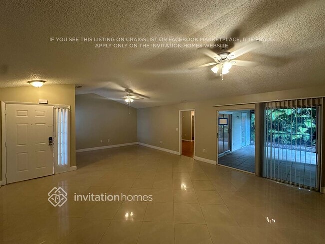 Building Photo - 10025 SW 139th Pl