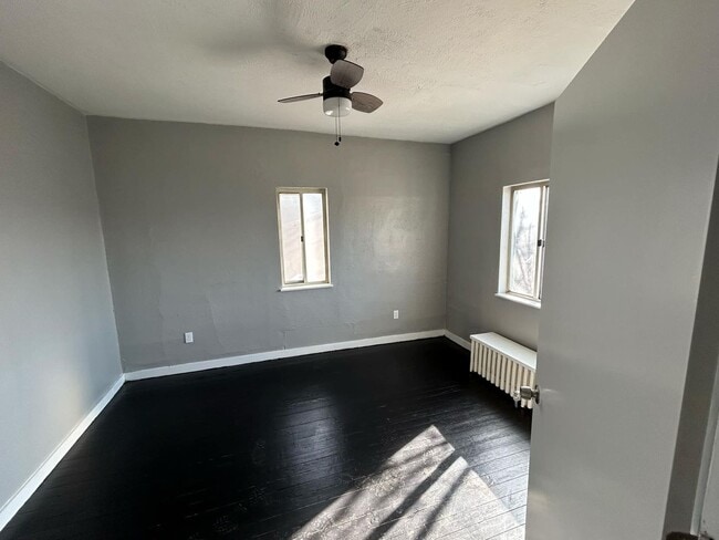 Building Photo - 3 bed 1 bath House for rent in Crafton!