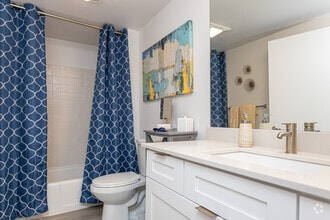 1BR, 1.5BA - 806SF - 1643 Josephine