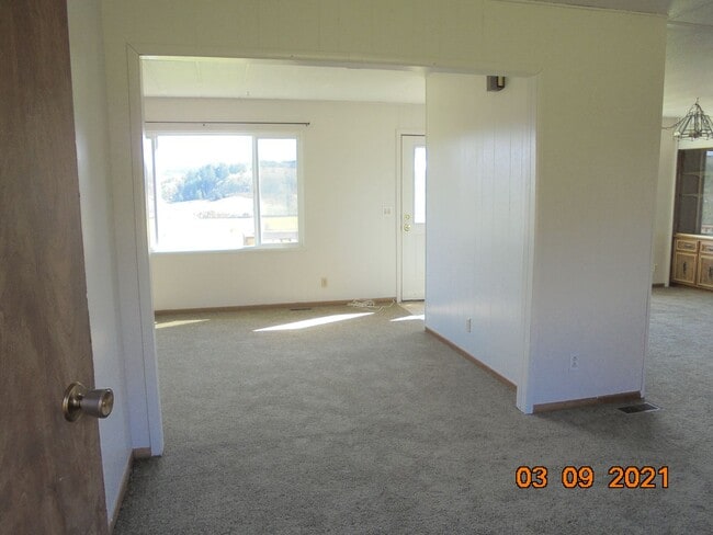 Building Photo - 21380 NW Goodrich Rd