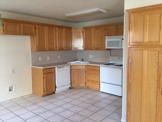 Foto del edificio - Coming Soon!!! One bedroom/attached garage...
