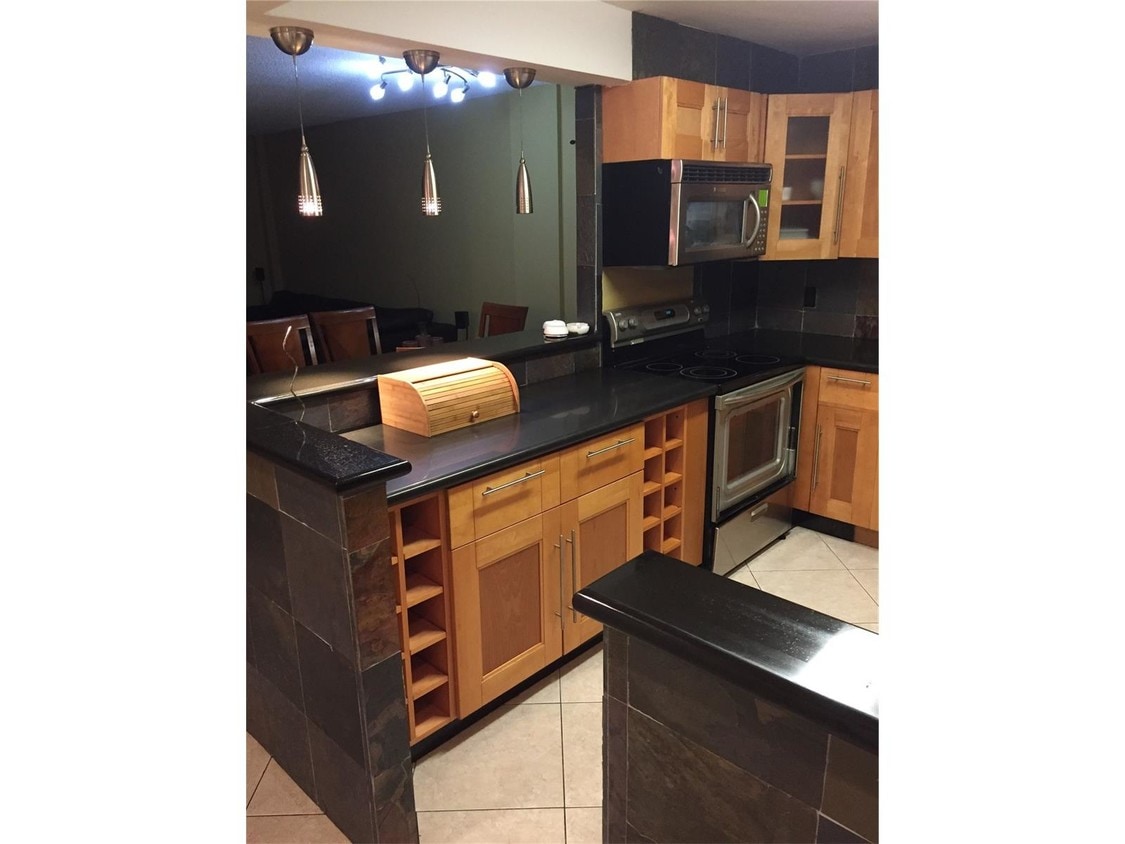 Primary Photo - 16450 Miami Dr