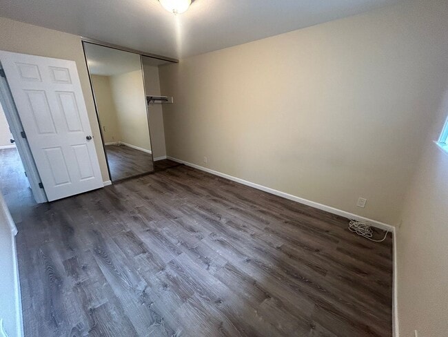 Building Photo - NB EBN T 22218