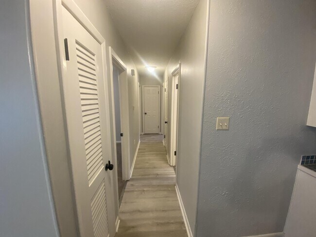 Foto del edificio - 9225 Woodbine St