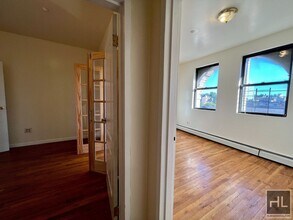 Building Photo - 4BR 1BA Historic Mixed Use Loft w/ Massive...