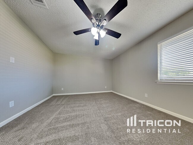 Foto del edificio - 23426 Canyon Lake Dr