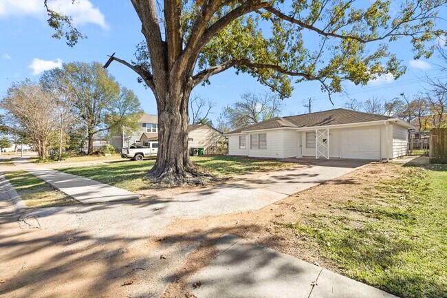 Foto del edificio - 6711 Schiller St