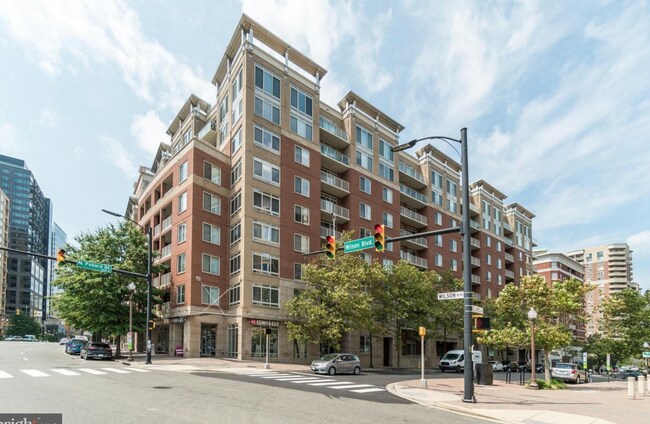 Building Photo - 820 N Pollard St
