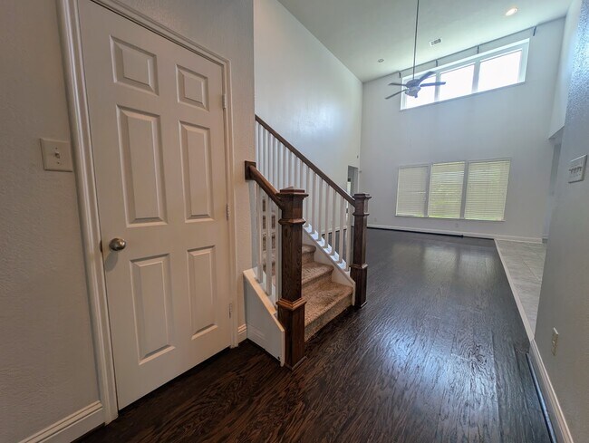 Building Photo - 8343 Sedona Ridge Dr