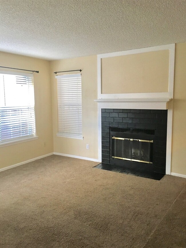 Building Photo - Gorgeous Condo in Centennial