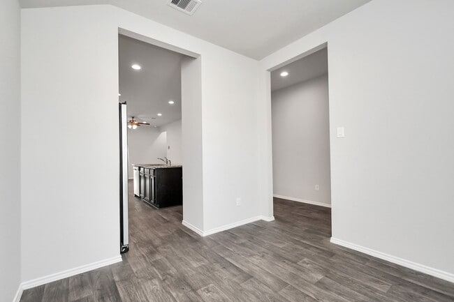 Foto del edificio - 14075 Crystal Cave Ln