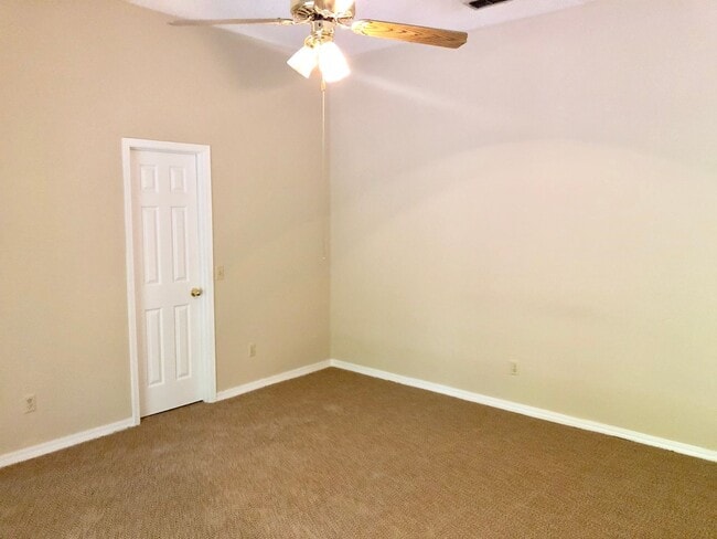Building Photo - 2298 Pirates Bay Dr