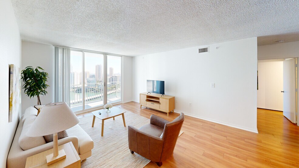 Yacht Club at Brickell Apartments