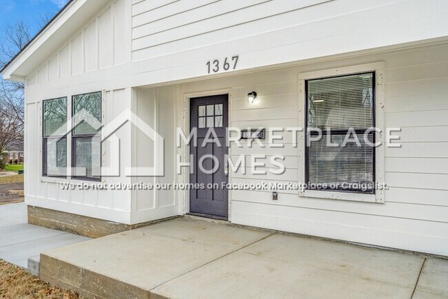 Building Photo - 1367 Chadwick Cir