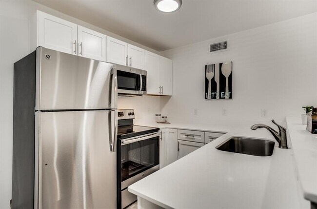 Building Photo - 4919 San Jacinto St
