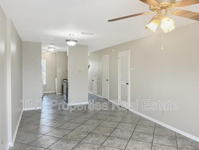 Foto del edificio - 1811 Woodsman Dr