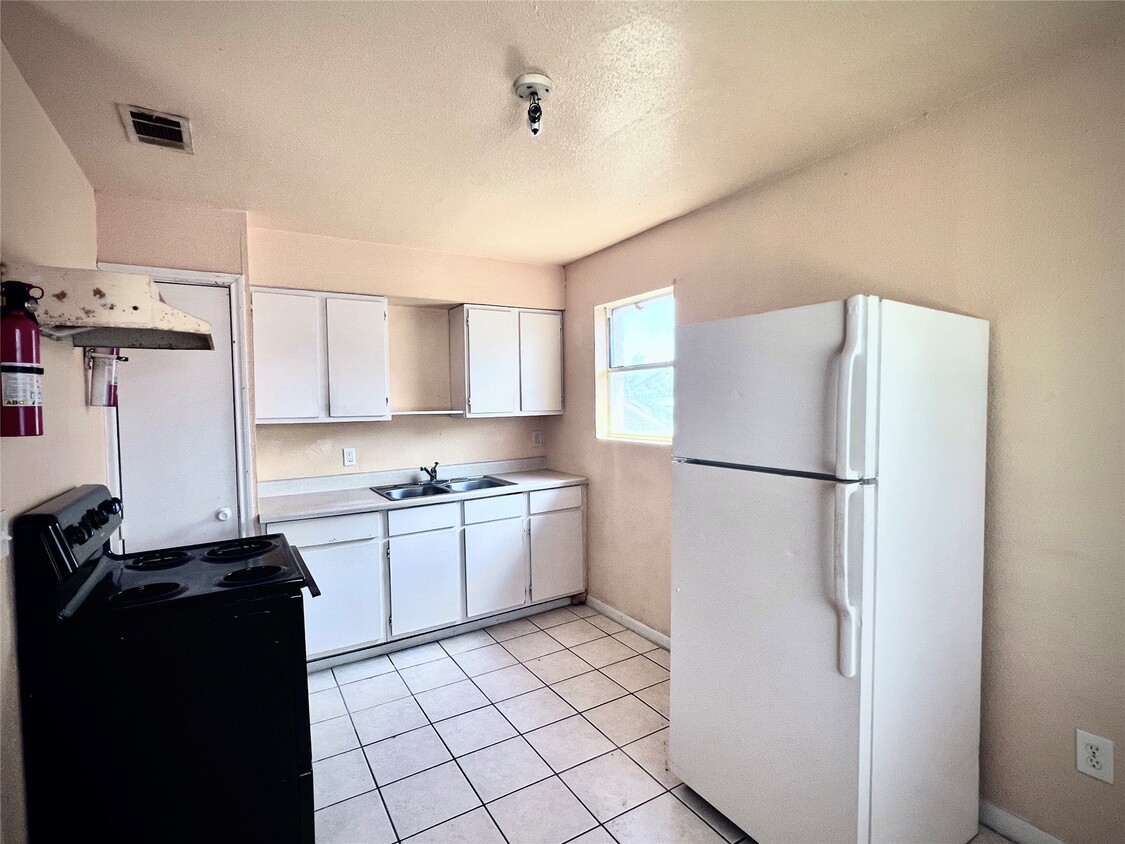 Primary Photo - 6802 Sayers St