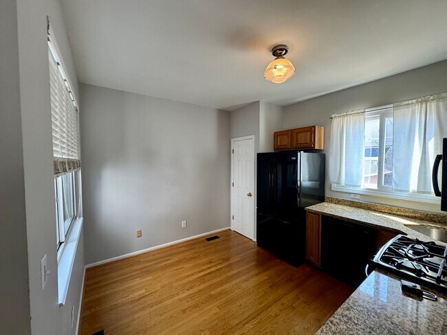 Foto del edificio - 5776 Kingsbury Pl