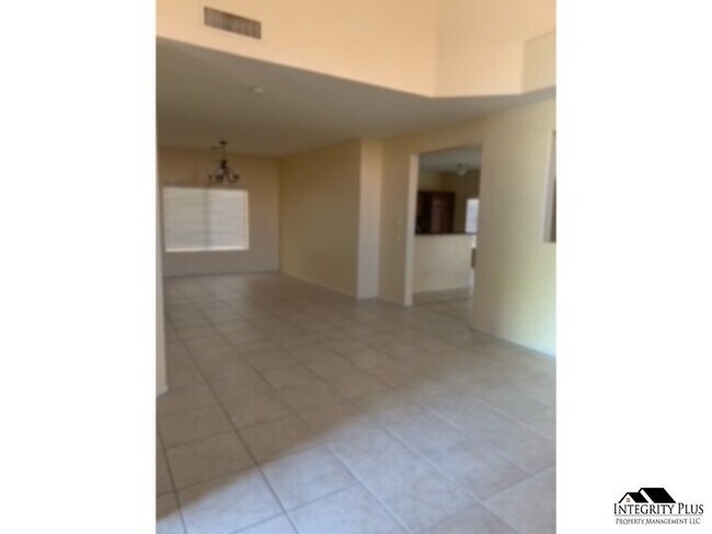 Foto del edificio - 4 bd 2 ba