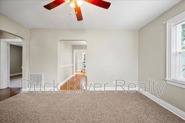 Foto del edificio - 2135 Thomas Ave