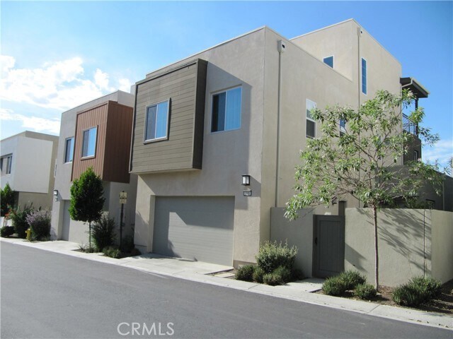 Building Photo - 335 Sawbuck