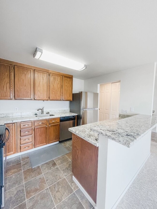 Building Photo - MARINER MANOR IS A PEACEFUL SOUND VIEW CONDO